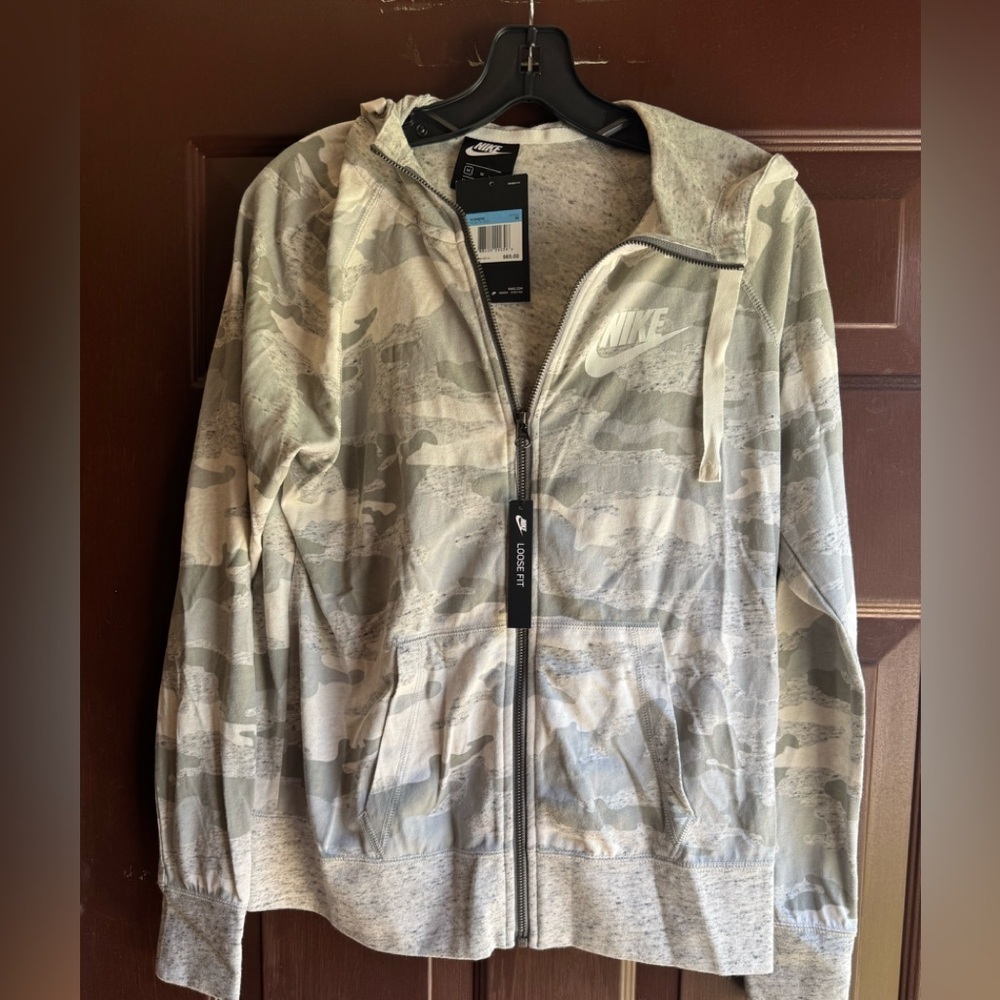 Nike  Lightweight Gray Camo Hoodie Size Medium NWT